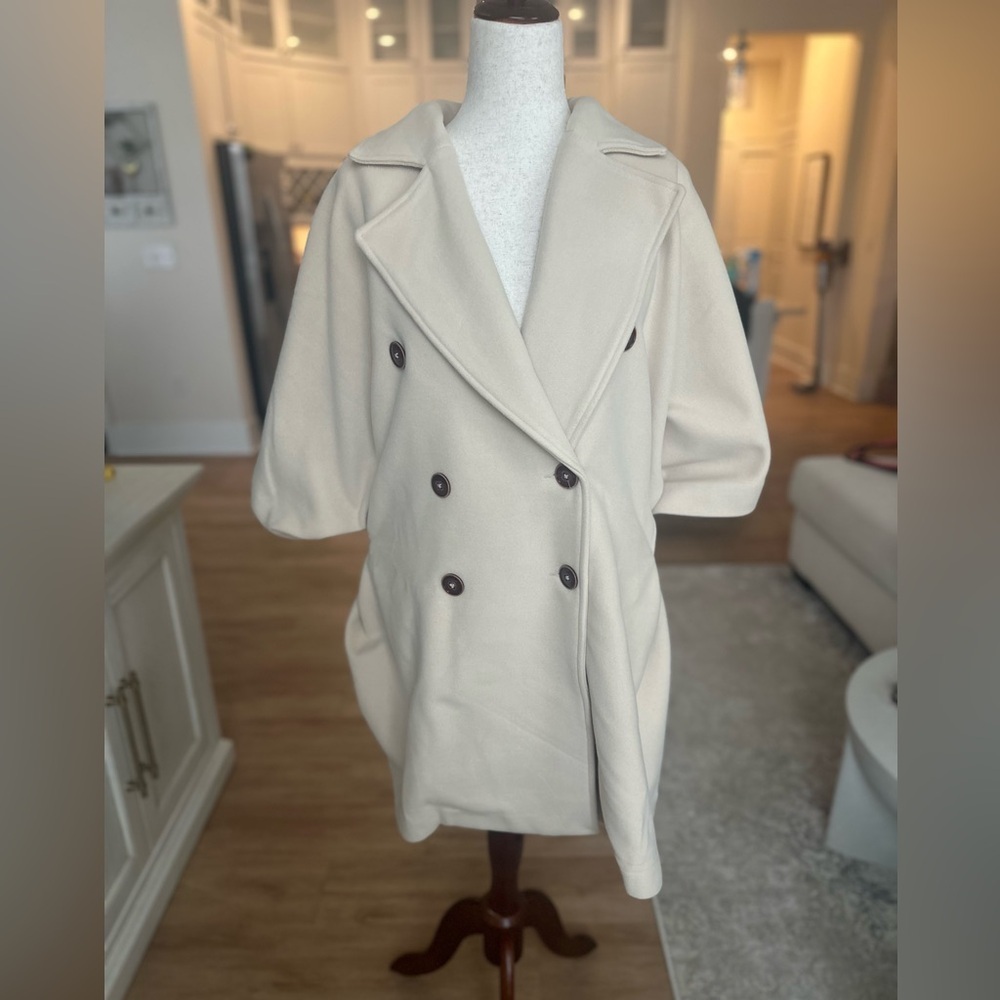 Chic Cream Double-Breasted Women's Cape - Picture 2 of 7